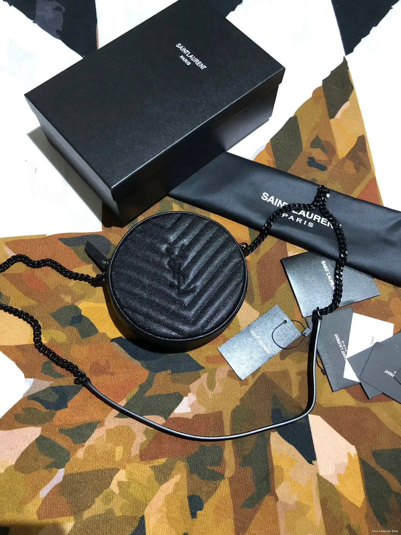 YSL VINYLE ROUND BAG CAMERA 0702